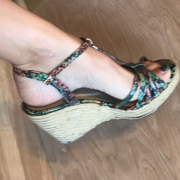 Colin Stuart Shoes - ♻️Rainbow Snake Skin Strappy wedges♻️